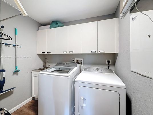 Interior, Washer, Wood Texture Flooring