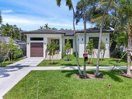 Attached, Exterior, Facade, Ranch