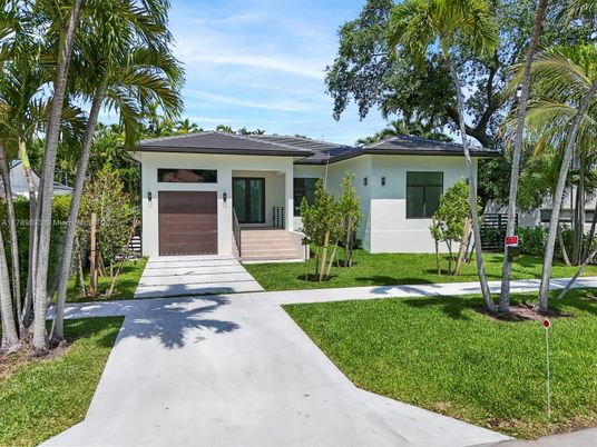 Attached, Exterior, Facade, Ranch