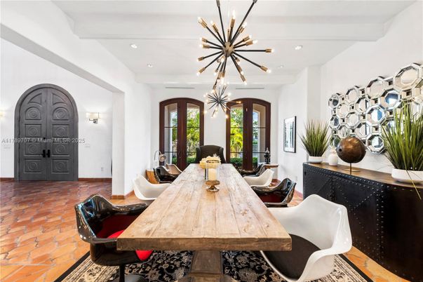 Dining room, Interior, Pendant Lights, Recessed Lighting