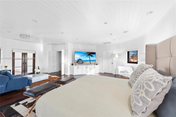 Bedroom, Interior, Living room, Recessed Lighting, Wood Texture Flooring