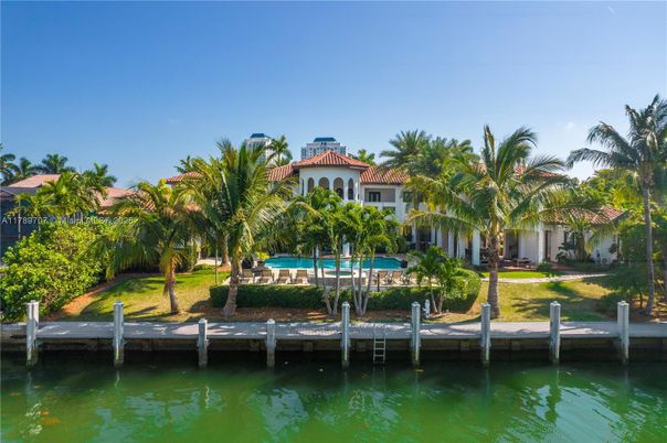 Exterior, Lake, Pool