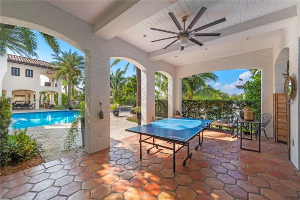 Exterior, Game Room, Pool