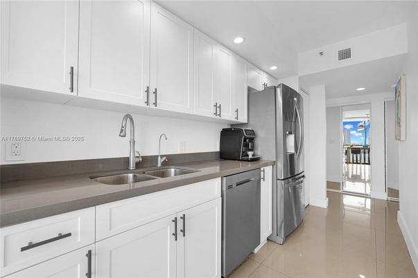 Interior, Kitchen, Recessed Lighting, Water