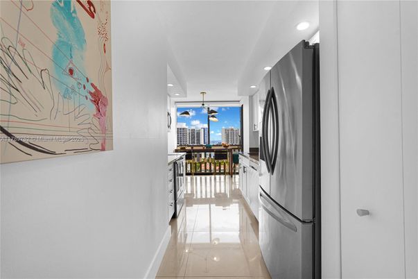 Interior, Kitchen, Recessed Lighting, Water