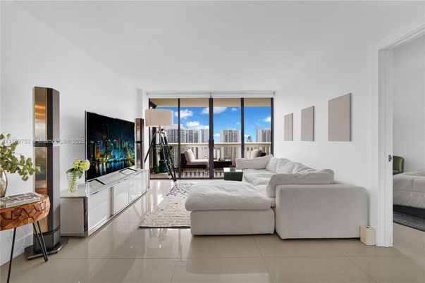 Interior, Living room, Water
