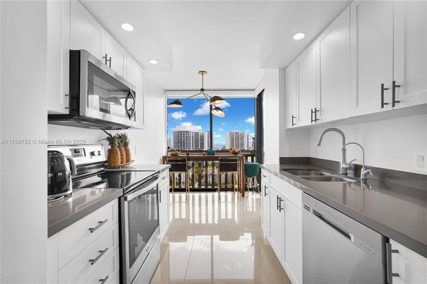 Dining room, Interior, Kitchen, Pendant Lights, Recessed Lighting