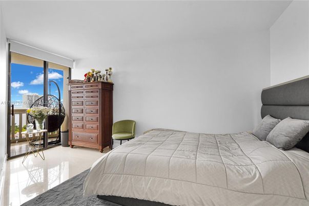 Bedroom, Interior, Water