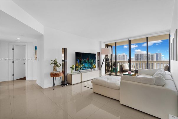 Interior, Living room, Recessed Lighting, Water