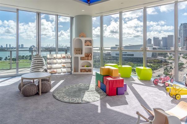 Interior, Sun Room, Water