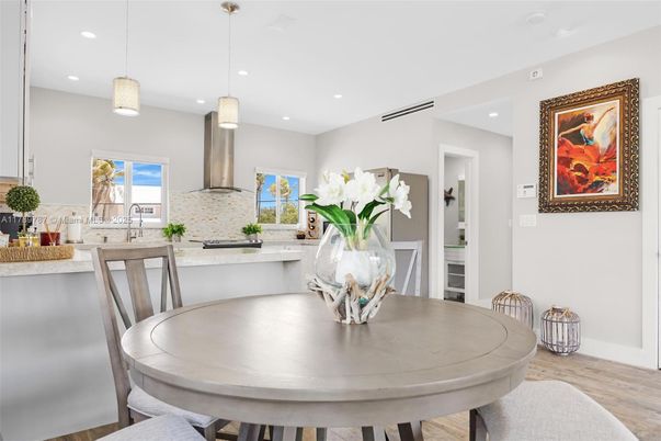 Dining room, Interior, Kitchen, Pendant Lights, Recessed Lighting, Wood Texture Flooring