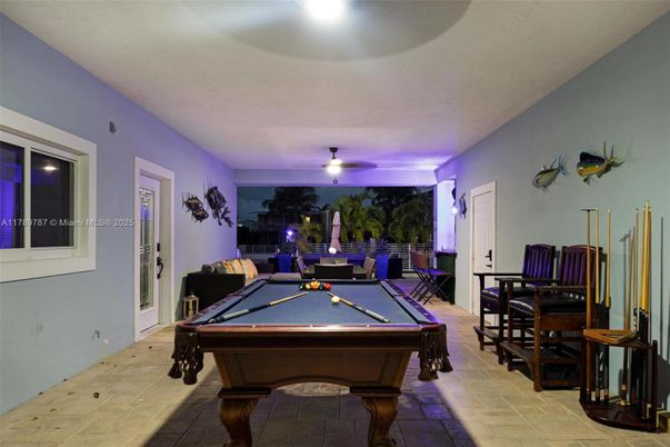 Billiard Table, Game Room, Interior