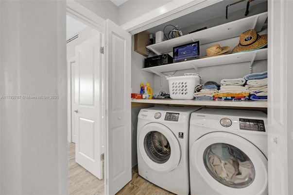 Interior, Utility Closets, Washer, Wood Texture Flooring