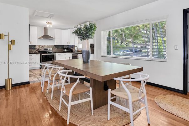Dining room, Interior, Kitchen, Stainless Steel Appliances, Wood Texture Flooring