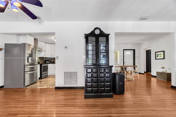 Dining room, Interior, Kitchen, Stainless Steel Appliances, Wood Texture Flooring