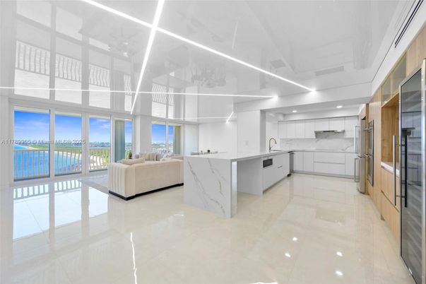 Interior, Kitchen, Living room, Marble Walls, Recessed Lighting, Water