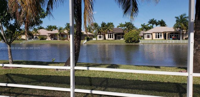 Exterior, Lake