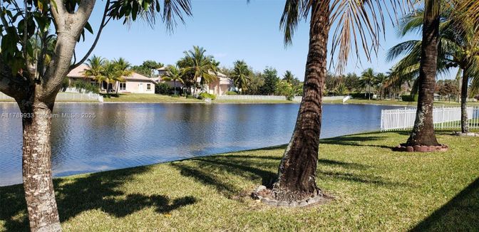 Exterior, Lake