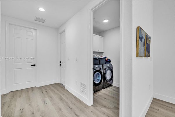 Interior, Recessed Lighting, Washer, Wood Texture Flooring