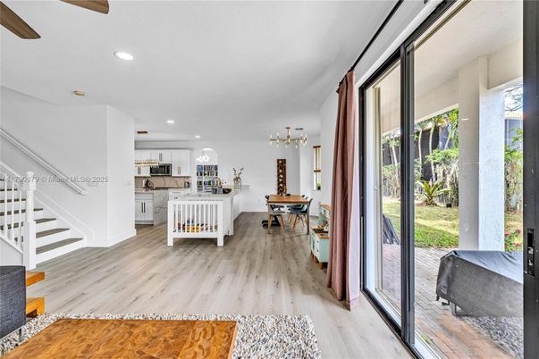 Chandelier, Dining room, Interior, Kitchen, Pendant Lights, Recessed Lighting, Wood Texture Flooring