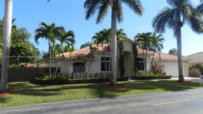 Attached, Exterior, Facade, Spanish Mediterranean