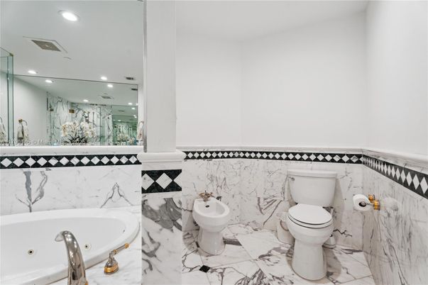 Bathroom, Interior, Marble, Marble Walls, Recessed Lighting