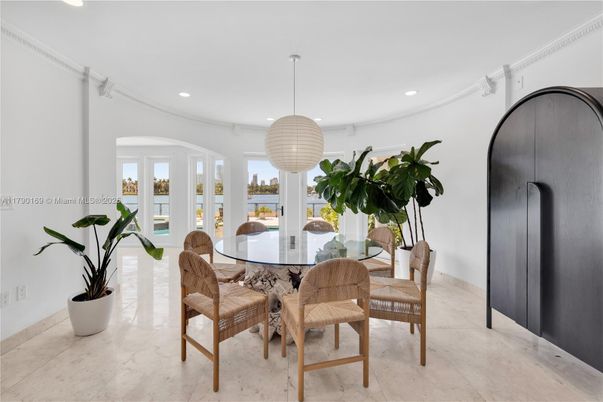 Dining room, Interior, Pendant Lights, Recessed Lighting