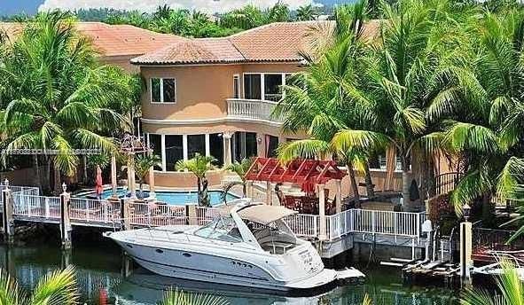 Exterior, Lake, Pool