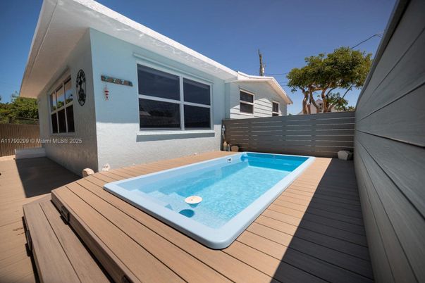 Exterior, Hot Tub, Pool