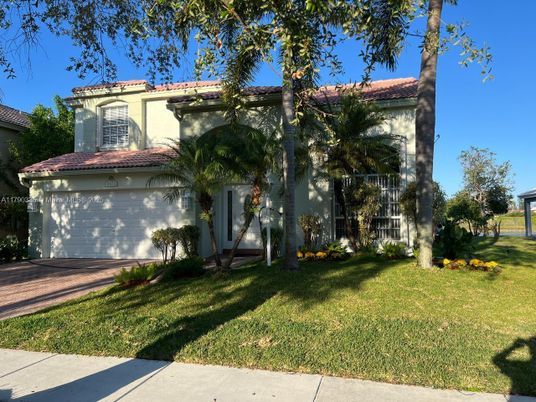 Attached, Exterior, Facade, Mediterranean