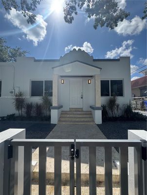 Exterior, Facade, Ranch