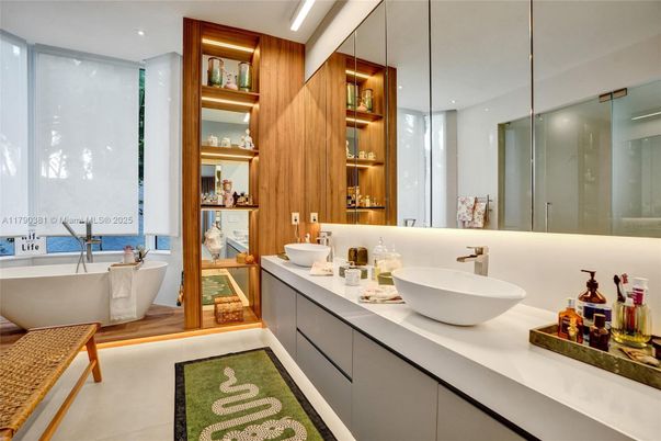 Bathroom, Dual Sink Vanities, Free Standing Baths, Interior, Recessed Lighting
