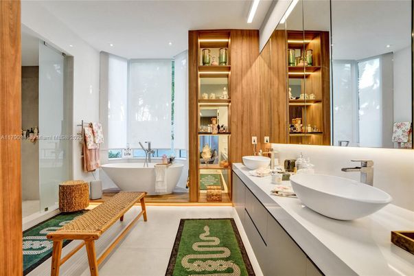 Bathroom, Dual Sink Vanities, Free Standing Baths, Interior, Recessed Lighting