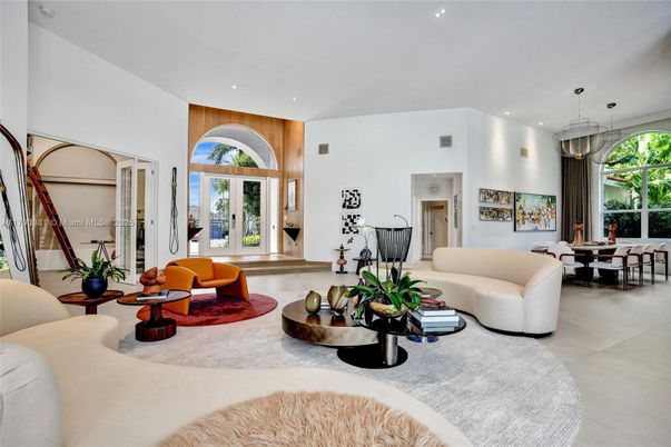 Dining room, Interior, Living room, Pendant Lights, Recessed Lighting