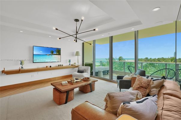 Interior, Living room, Pendant Lights, Recessed Lighting, Water