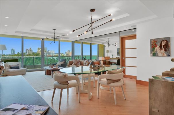 Dining room, Interior, Living room, Pendant Lights, Recessed Lighting, Wood Texture Flooring