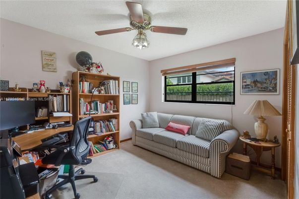 Home Office, Interior