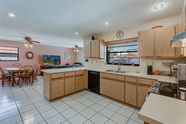 Dining room, Interior, Kitchen, Recessed Lighting