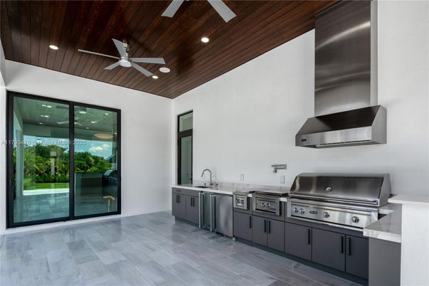 Exterior, Recessed Lighting, Stainless Steel Appliances