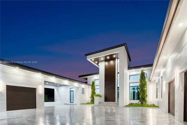 Attached, Exterior, Facade, Modern