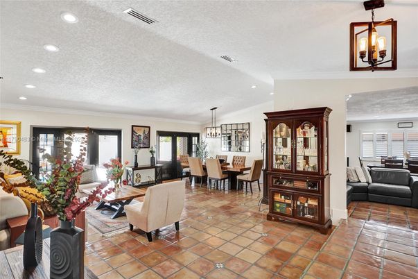 Dining room, Interior, Pendant Lights, Recessed Lighting