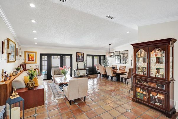 Dining room, Interior, Living room, Pendant Lights, Recessed Lighting