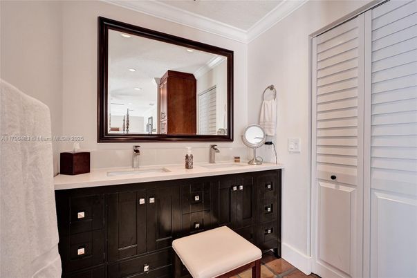 Bathroom, Dual Sink Vanities, Interior, Recessed Lighting