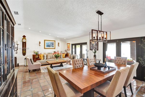 Dining room, Interior, Living room, Pendant Lights, Recessed Lighting