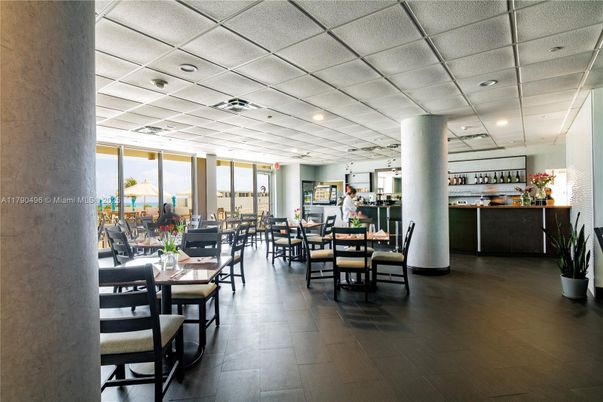 Dining room, Interior, Pendant Lights, Recessed Lighting