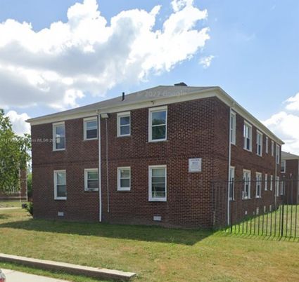 Exterior, Facade, Brick Facade, Georgian
