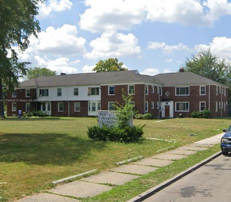 Exterior, Facade, Brick Facade, Georgian
