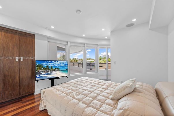 Interior, Recessed Lighting, Walk-in Closets, Wood Texture Flooring