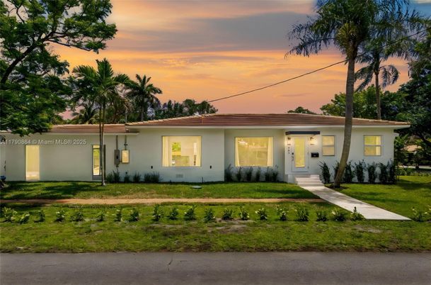 Backyard, Exterior, Facade, Ranch