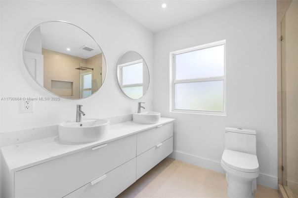 Bathroom, Dual Sink Vanities, Interior, Recessed Lighting